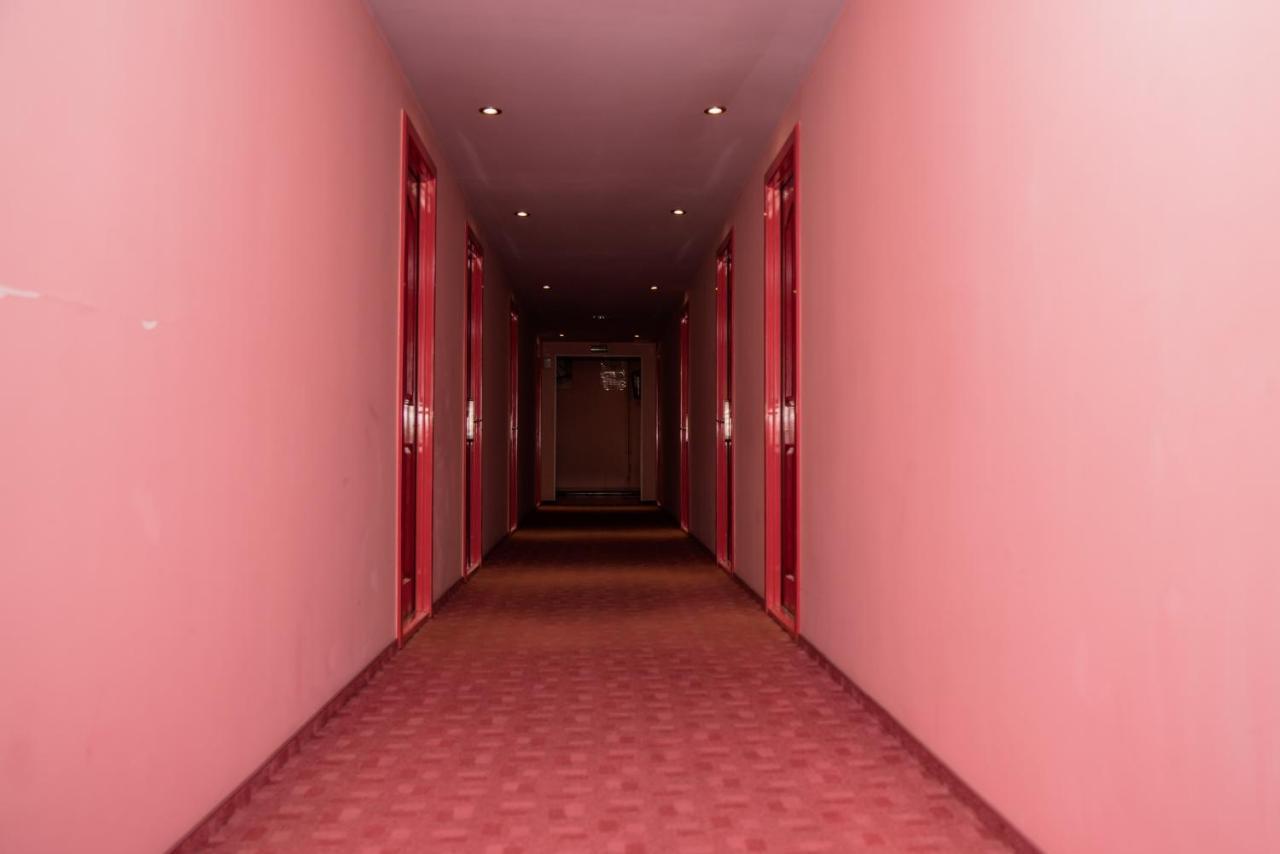 Hotel Yax Cîmpeni Екстериор снимка