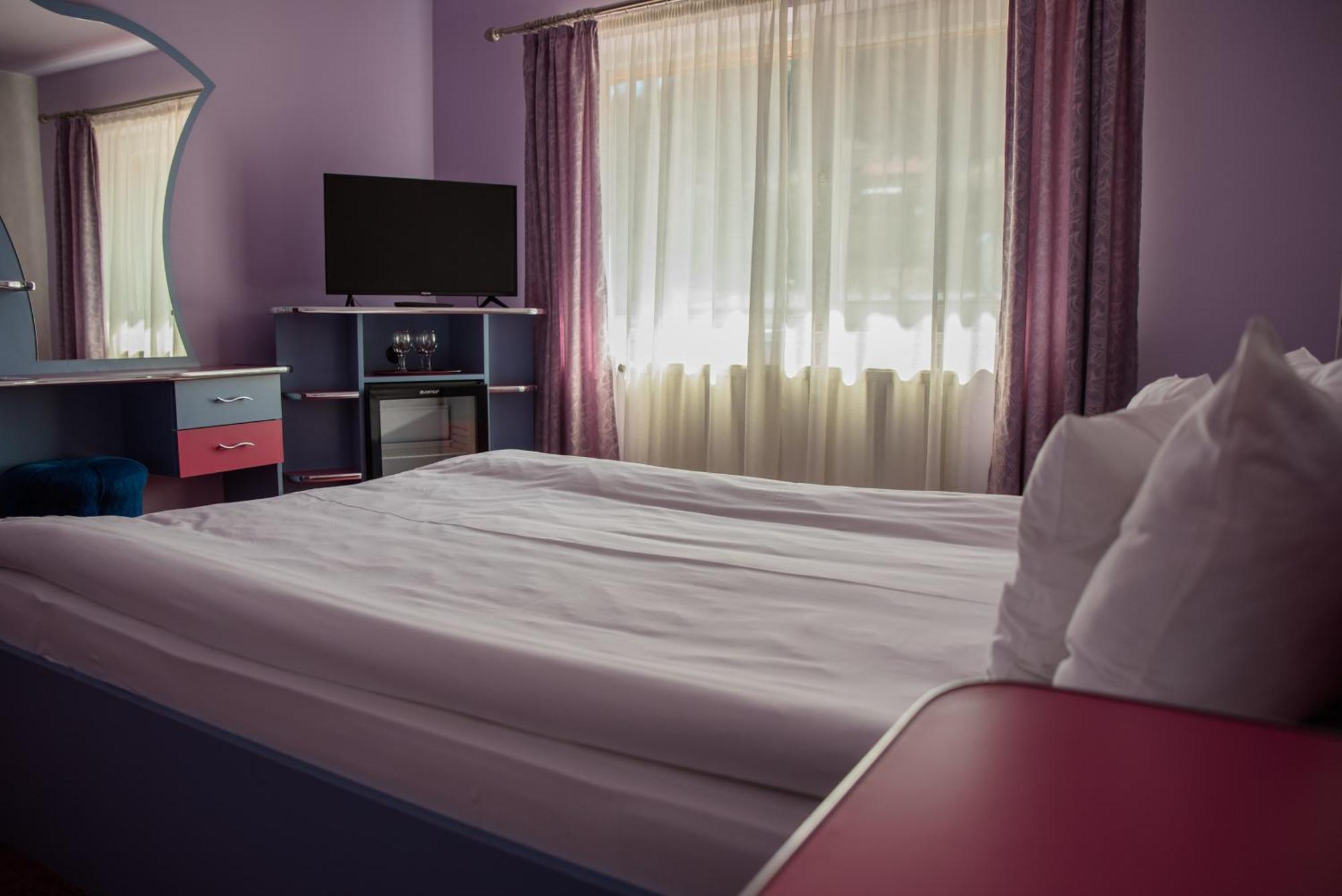 Hotel Yax Cîmpeni Стая снимка