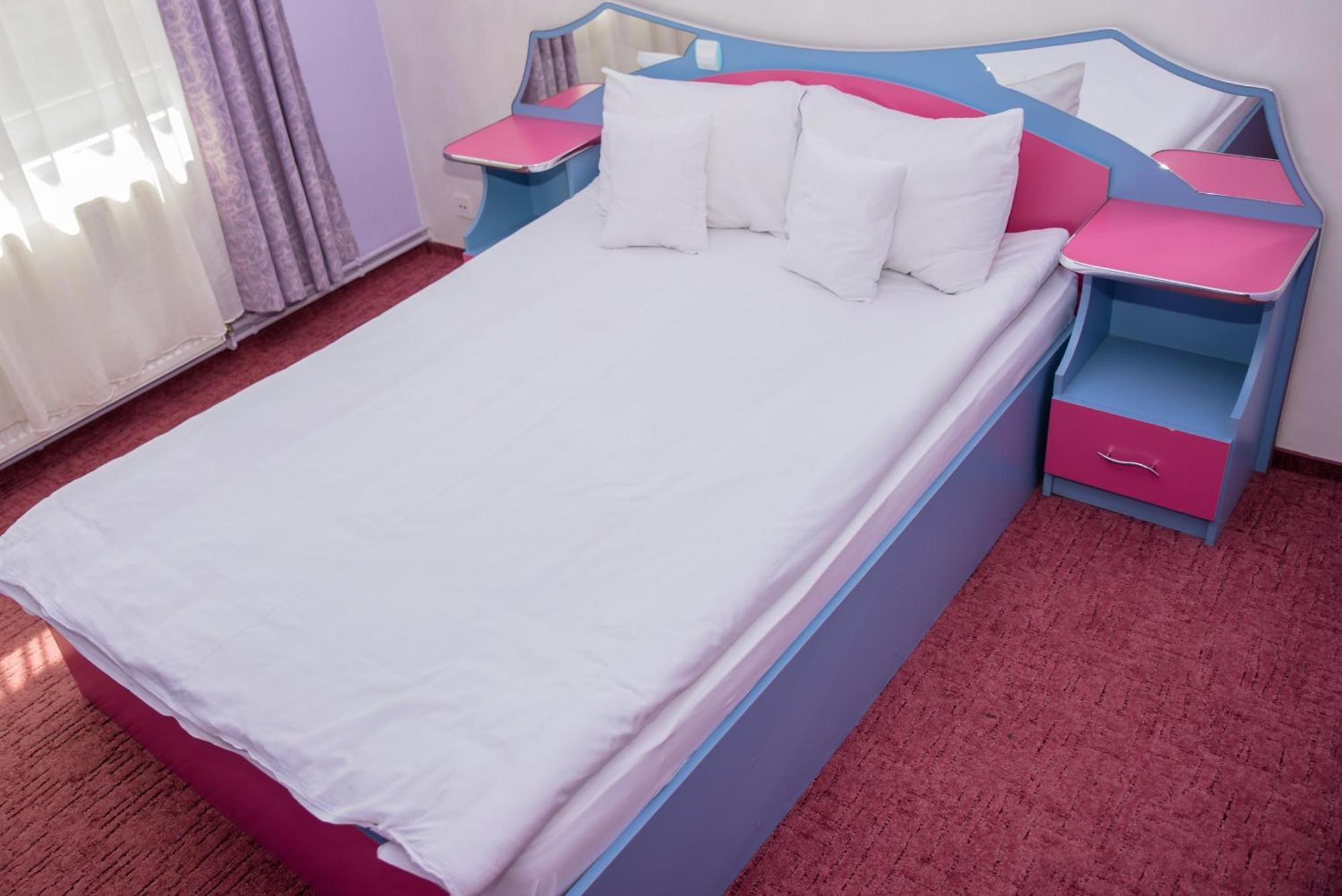 Hotel Yax Cîmpeni Стая снимка