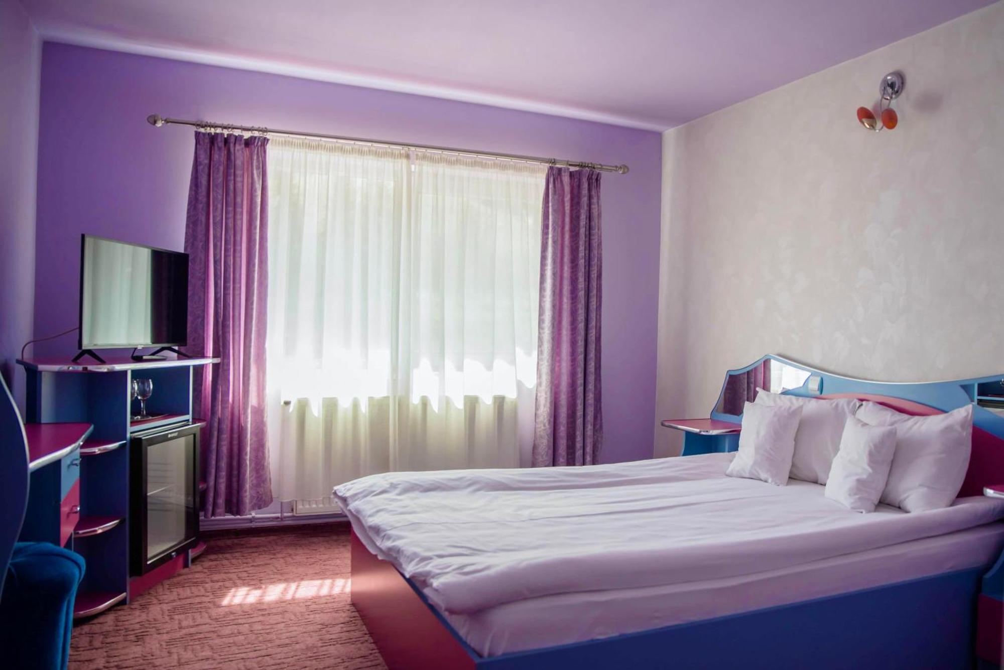 Hotel Yax Cîmpeni Стая снимка